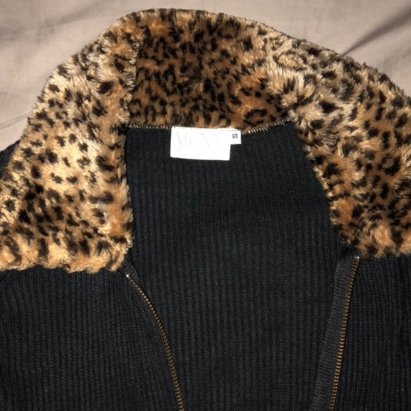 Black jacket with fur collar - Picture 2 of 4